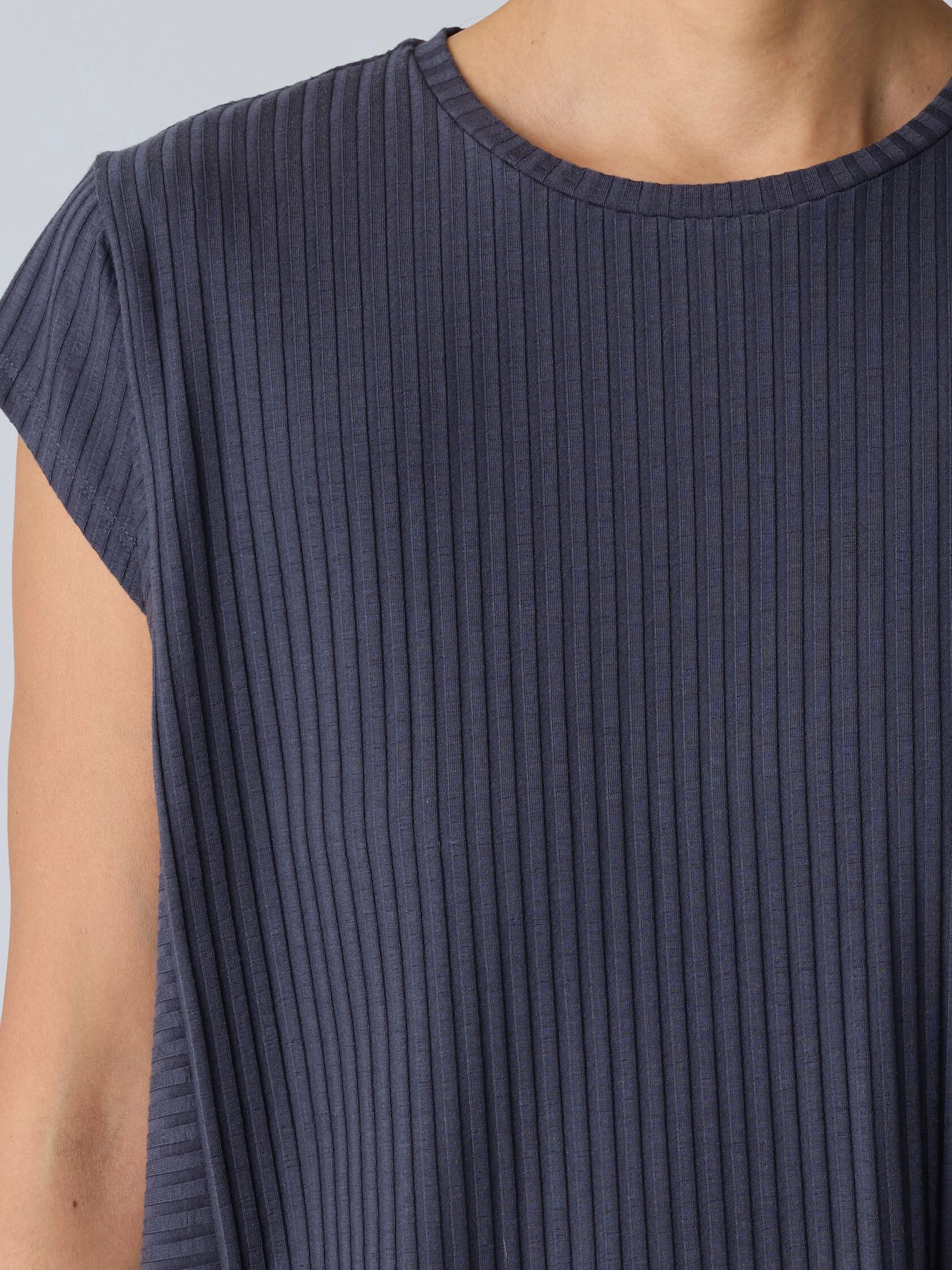 Textured Stretch Rib Round Neck Top